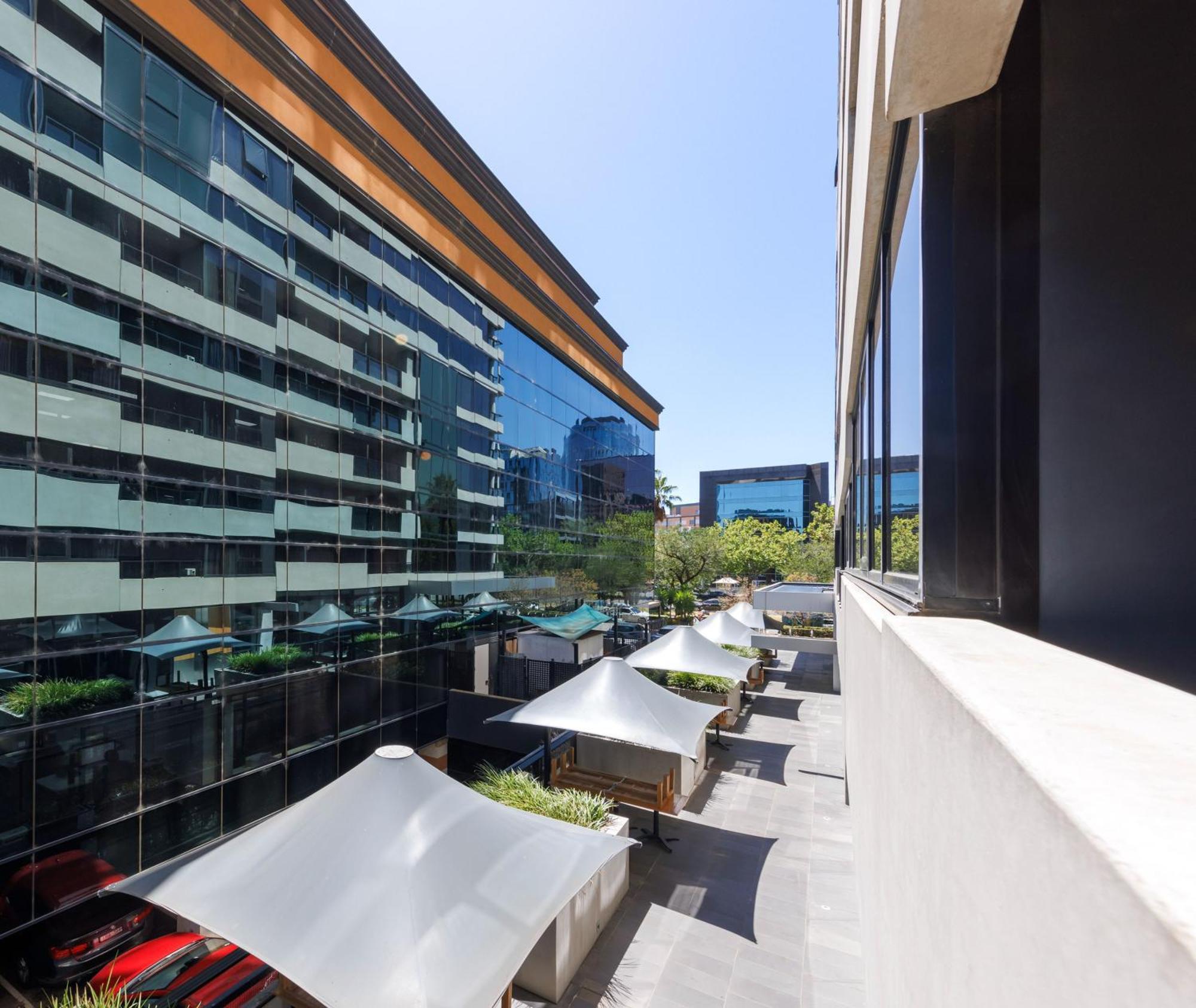 Oaks Melbourne St Kilda Road Hotel Exterior photo